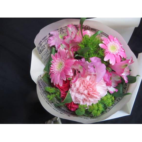 ピンク系　花束（持帰り用お洒落な袋付）
