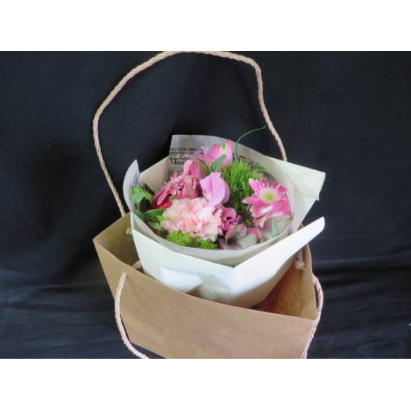 ピンク系　花束（持帰り用お洒落な袋付）
